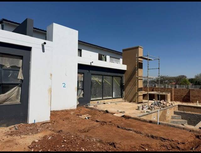 4 BEDROOM HOUSE FOR SALE IN MIDSTREAM HEIGHTS